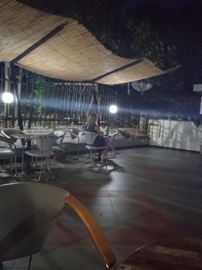 Hotel Moris Kryemëdhej Екстериор снимка