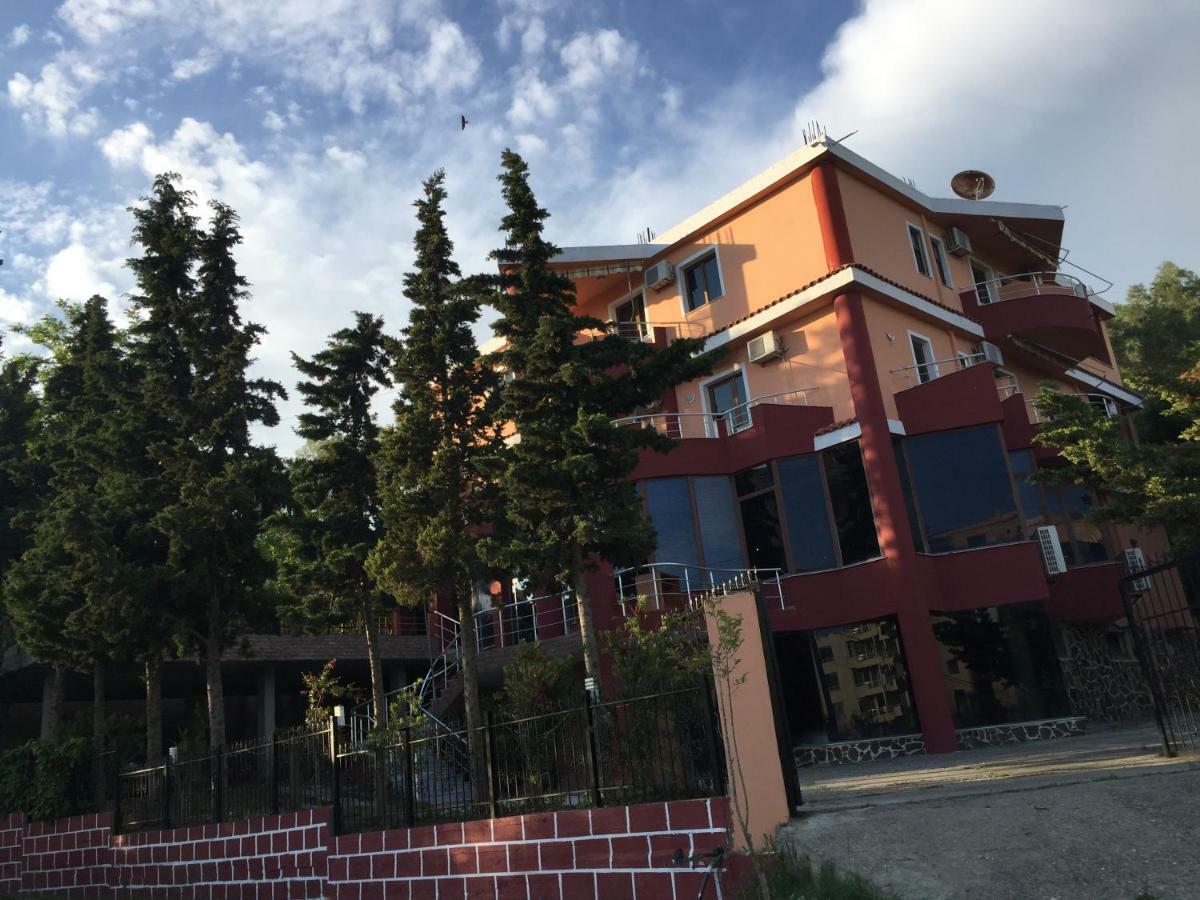 Hotel Moris Kryemëdhej Екстериор снимка