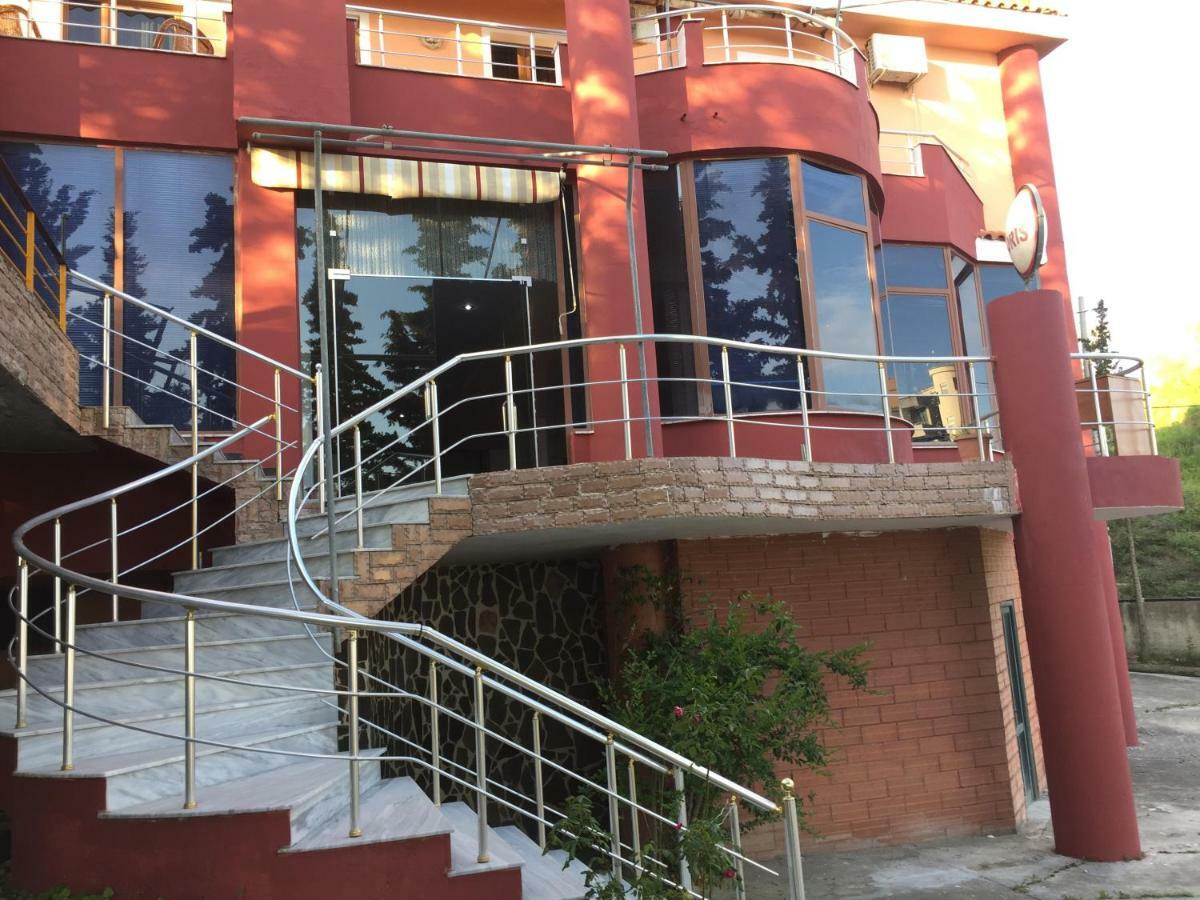 Hotel Moris Kryemëdhej Екстериор снимка