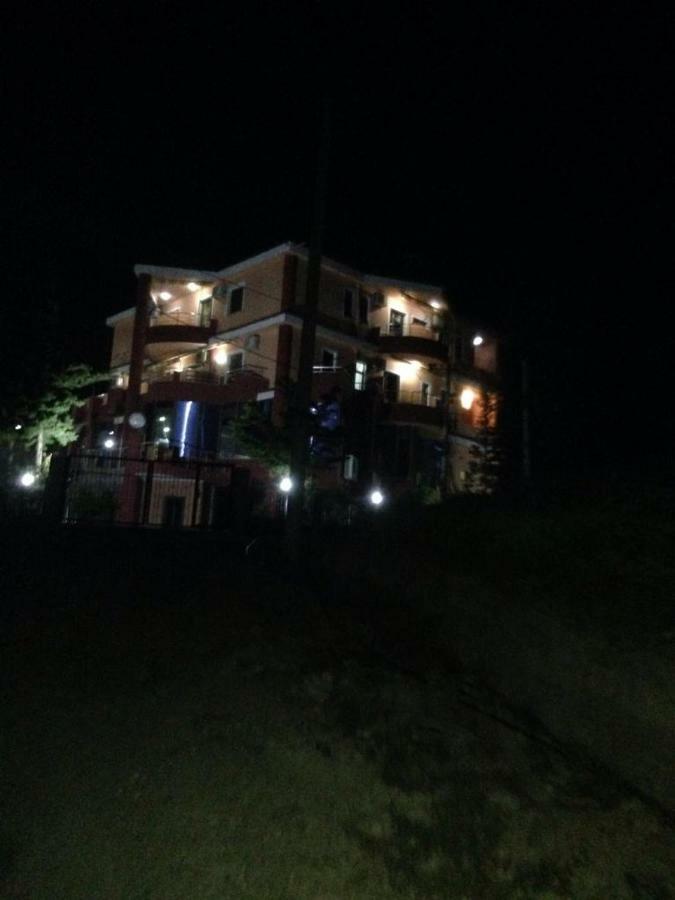 Hotel Moris Kryemëdhej Екстериор снимка