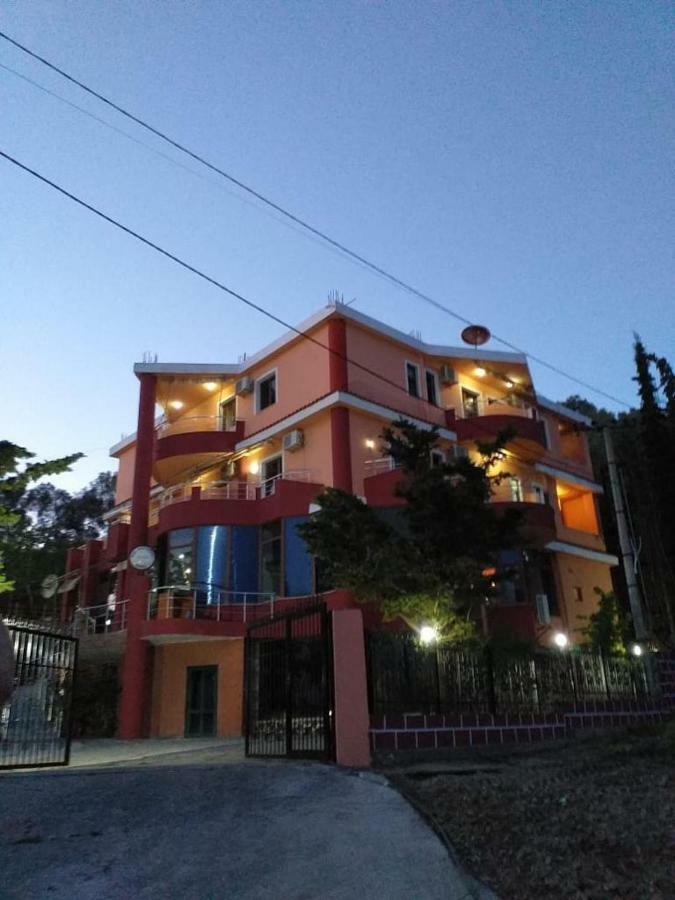 Hotel Moris Kryemëdhej Екстериор снимка
