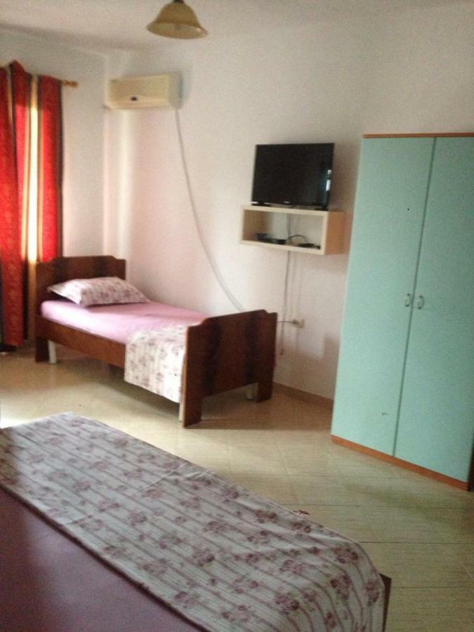 Hotel Moris Kryemëdhej Екстериор снимка