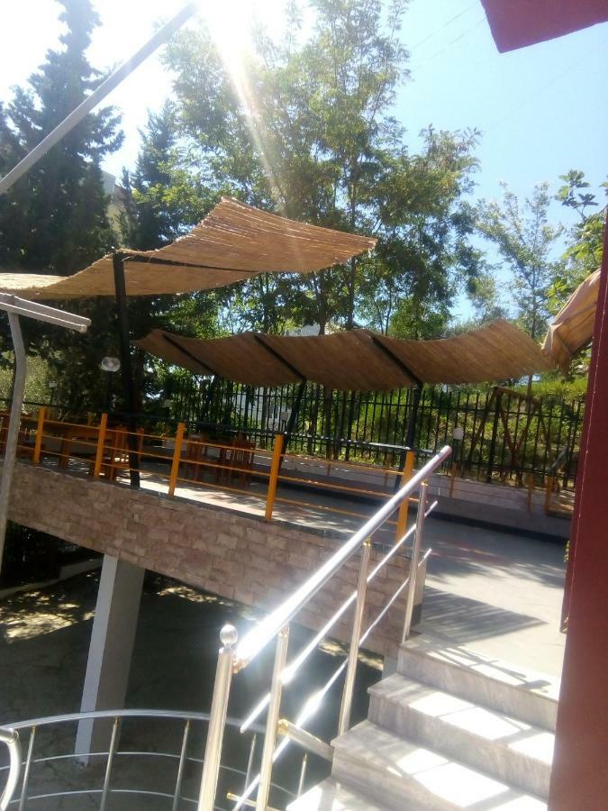 Hotel Moris Kryemëdhej Екстериор снимка