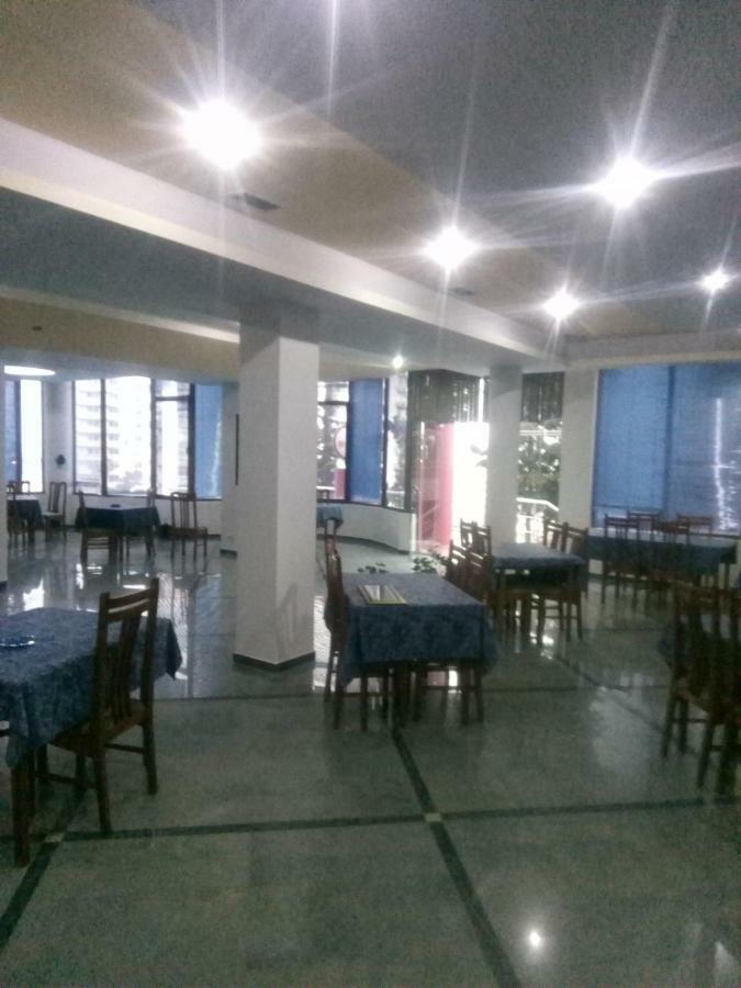Hotel Moris Kryemëdhej Екстериор снимка
